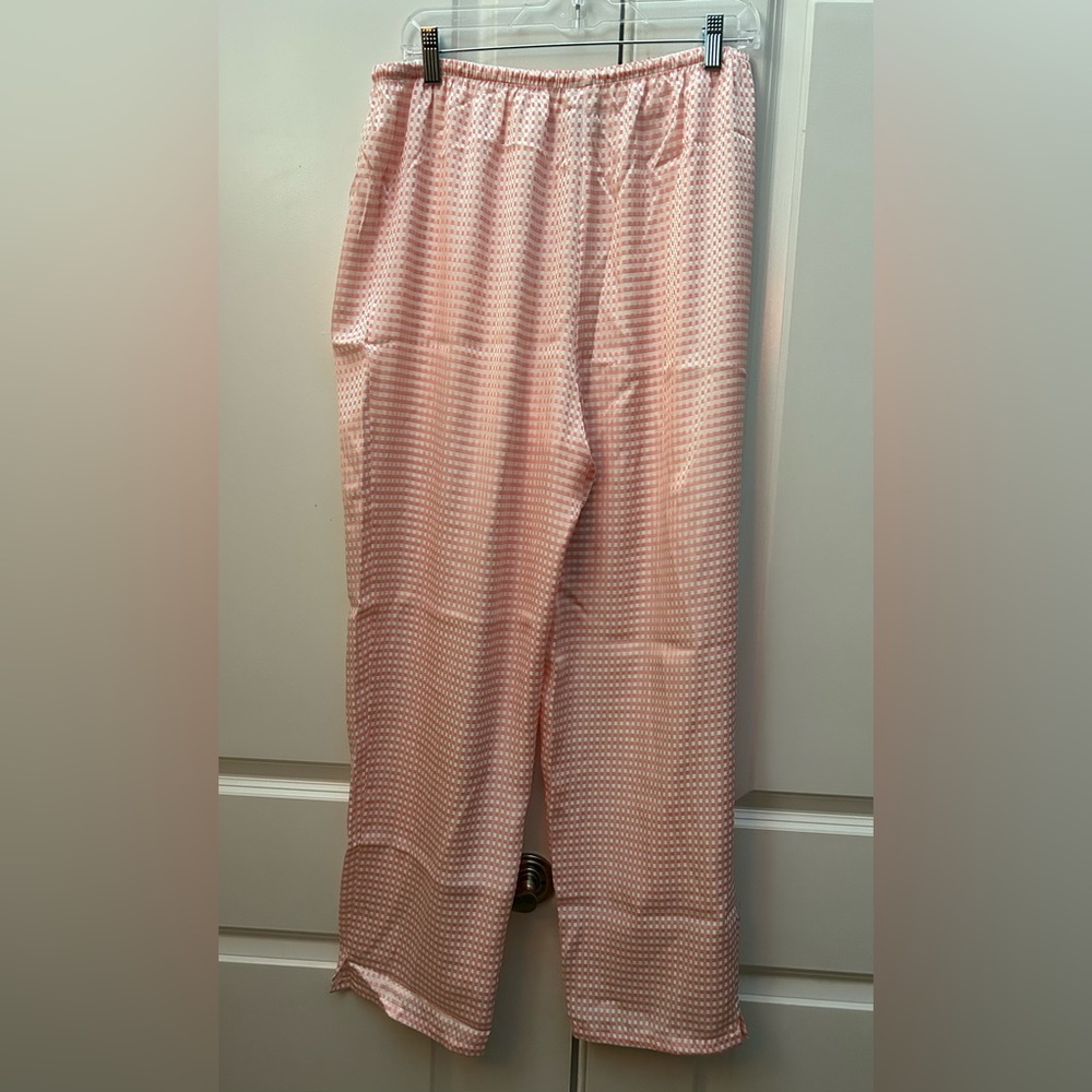 Adorable Women’s pink and white checkered pajama bottoms Size large Drawstring